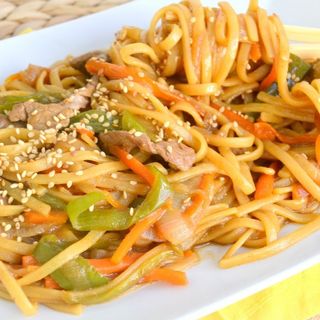 92.Tallarines Fritos Con Tres Delicias