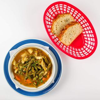 Varivo od graha s ječmom + domaća slana pita