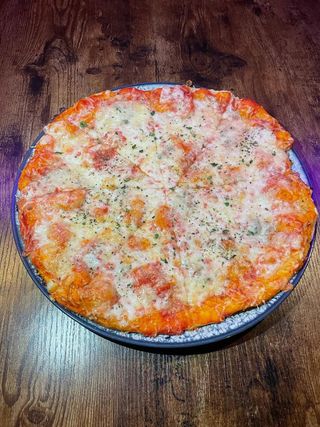 Pizza Clásica 4 Quesos (Familiar)