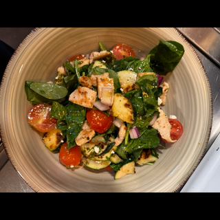 Ensalada de espinacas con pollo a la plancha