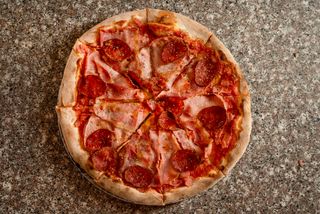 Pizza Quattro Carni 26 cm