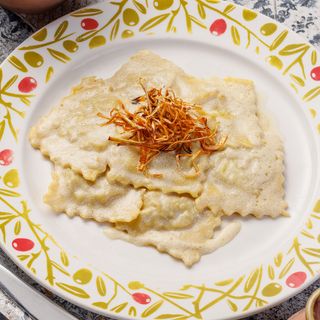 Равиоли с куриным мясом / Ravioli cu cărniţă de pui
