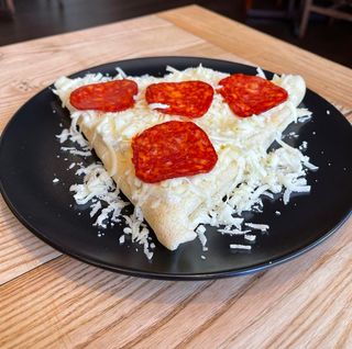 Palačinka sa kulenom, kačkavaljem, pavlakom i kečapom