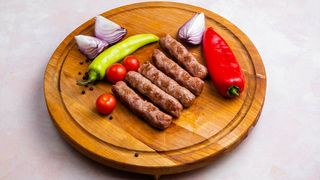 Juneći ćevapi na kajmaku 300g