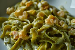 Zeleni rezanci i gambereti