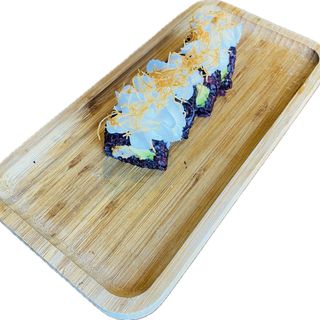 102. Uramaki Tempura Aguacate Y Quesso Katafi, 4 Unidades