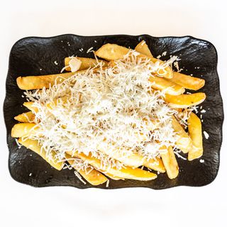 Пържени картофи със сирене (200г)