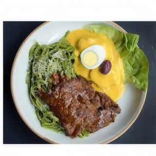 Tallarín Verde Con Filete De Ternera