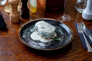 Muşchi de vită cu sos gorgonzola