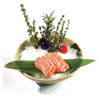 127. Sashimi de salmón (6 pzs.)