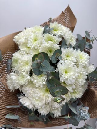 Ramo Grande Margaridas Brancas e Eucalipto