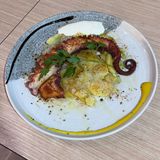 Pulpo a la crema al ajo tostado gratinado al horno