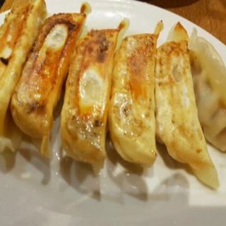 10.Gyoza de pollo a la plancha (4 uds.)