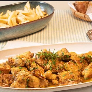 Pechuga Troceada Al Ajillo