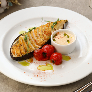 Куряче філе на запеченому баклажані  (280 г)