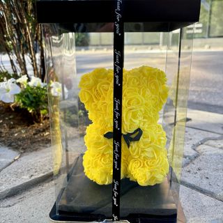 Мече от рози в луксозна кутия (25см) - жълто