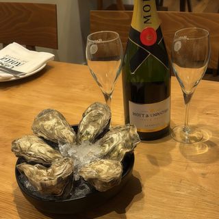 Combo ostras más Botella de Moët Chandon