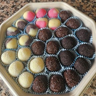 Kit 10 brigadeiros sabores variados 