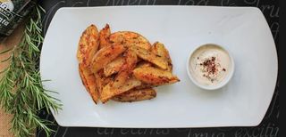 Gajos De Patatas Con Salsa Alioli