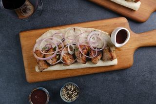 კახური ღორის მწვადი ქართული სოუსით