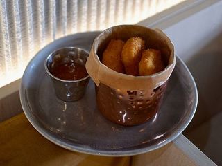 Курячі нагетси з кисло-солодким соусом