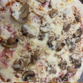 Pizza pollo champiñones mediana