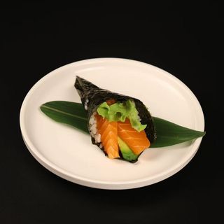 83 Temaki salmone