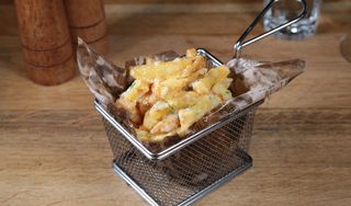 Cartofi pai cu branza tare (Italia), usturoi si patrunjel