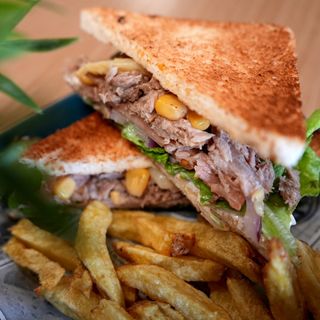 Sándwich Vegetal De Atún