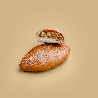 Пирожок сдобный капуста