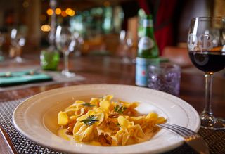 Ravioli de pera con salsa gorgonzola y nueces