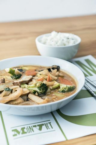 TOFU Y VERDURAS AL CURRY