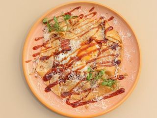 Млинець із беконом та яйцем