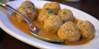 Albóndigas En Salsa De Almendras