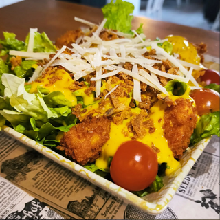 Ensalada de pollo rebozado