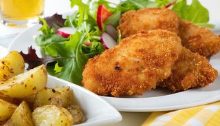 Meniu șnițel pui în crustă de pesmet