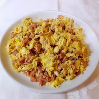 Huevos Revueltos con Jamón York