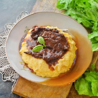 Teleća jetrica na saft  i žganci