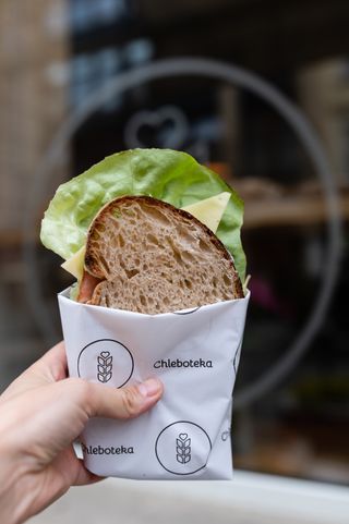 ZESTAW dowolna kanapka wegetariańska + smoothie zielone lub czerwone