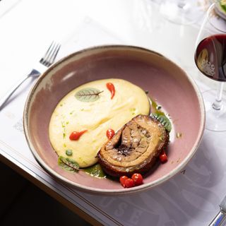 Porchetta cu mămăligă cremoasă 450g