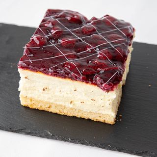Sernik z wiśnią - kostka 