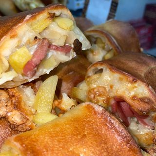 Panino napoletano würstel e patatine 