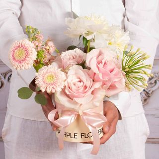 Cutie cu flori pentru o ocazie speciala