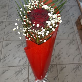 Букет Една роза