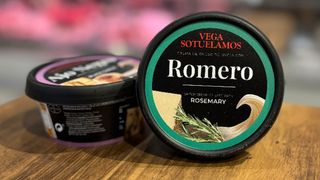 Krem z sera owczego z rozmarynem