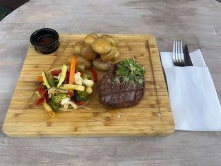 Solomillo Galicia de vaca calidad premium 250 gramos. Con patatas baby