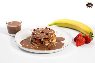 American Pancakes cu ciocolata belgiana, capsuni si banane
