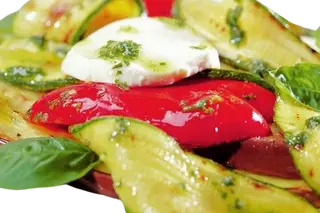 Pečeno povrće sa maslinovim uljem i mozzarellom