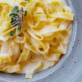 Pasta Fresca Con Salsa Parmesano