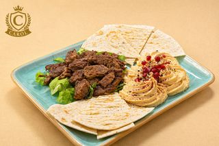 Hummus cu fasii de vita 